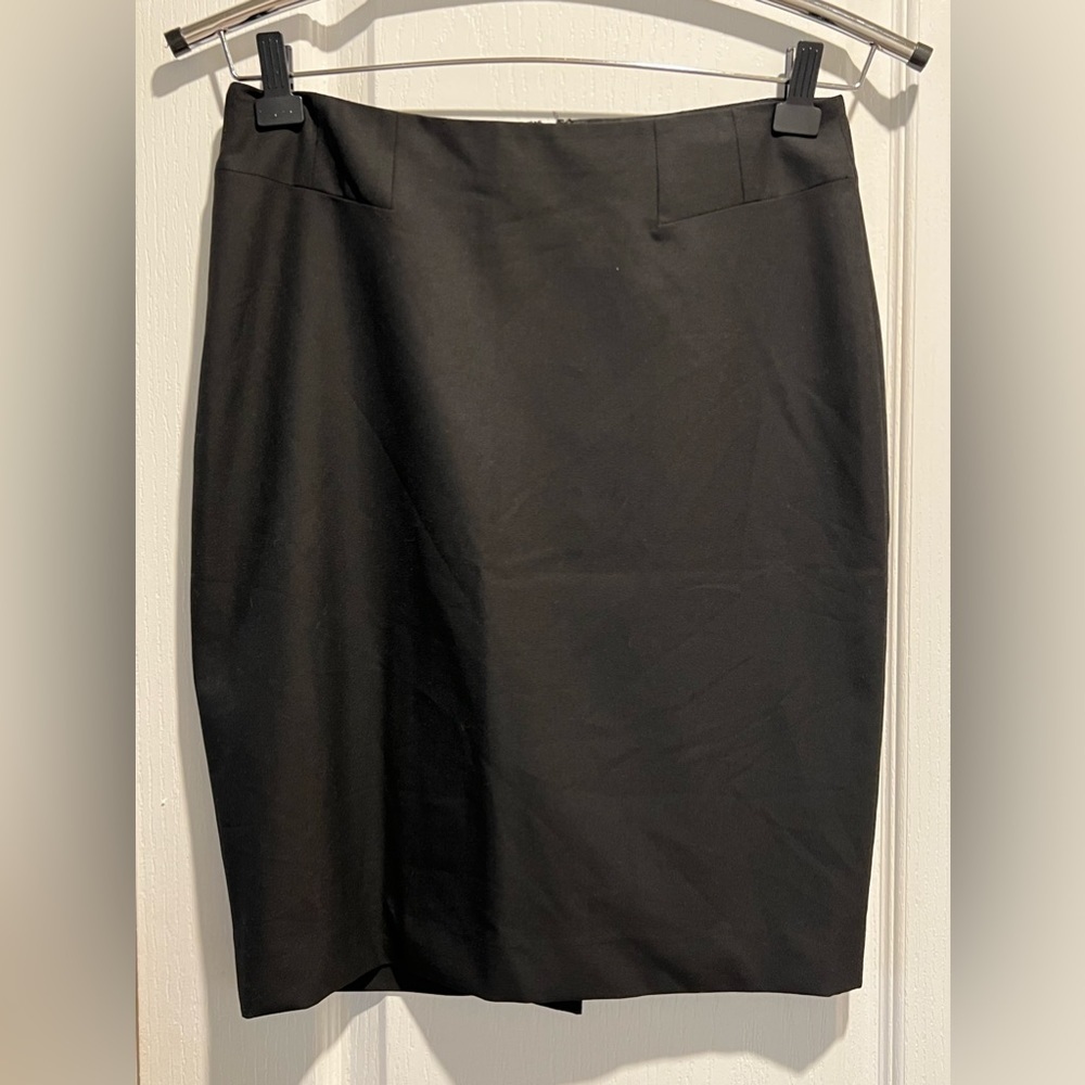 NWT The Limited pencil skirt size 2 (damaged)